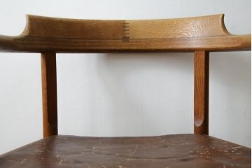 デンマークビンテージ　希少!!　PP Mobler(モブラー)社　ハンス J. ウェグナー(HANS J. WEGNER)デザイン　オリジナル　PP52　オーク材　本革(レザー)　美しいフォルムのチェア(ダイニングチェア、アームチェア、イス、椅子、北欧、ヴィンテージ)(R-083677)