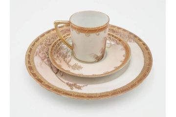 明治〜大正期　オールドノリタケ　NORITAKE　ハンドペイント　金彩　金盛　白鳥葦文　優雅な雰囲気漂うポット・カップ&ソーサー4客・プレート5枚セット(トリオ、デミタス、コーヒー、C&S、碗皿)(R-083678)
