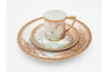 明治〜大正期　オールドノリタケ　NORITAKE　ハンドペイント　金彩　金盛　白鳥葦文　優雅な雰囲気漂うポット・カップ&ソーサー4客・プレート5枚セット(トリオ、デミタス、コーヒー、C&S、碗皿)(R-083678)