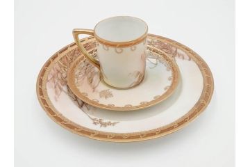 明治〜大正期　オールドノリタケ　NORITAKE　ハンドペイント　金彩　金盛　白鳥葦文　優雅な雰囲気漂うポット・カップ&ソーサー4客・プレート5枚セット(トリオ、デミタス、コーヒー、C&S、碗皿)(R-083678)