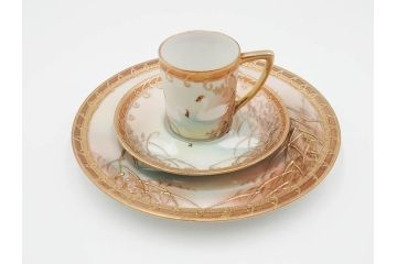 明治〜大正期　オールドノリタケ　NORITAKE　ハンドペイント　金彩　金盛　白鳥葦文　優雅な雰囲気漂うポット・カップ&ソーサー4客・プレート5枚セット(トリオ、デミタス、コーヒー、C&S、碗皿)(R-083678)