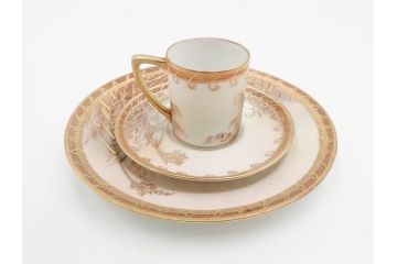 明治〜大正期　オールドノリタケ　NORITAKE　ハンドペイント　金彩　金盛　白鳥葦文　優雅な雰囲気漂うポット・カップ&ソーサー4客・プレート5枚セット(トリオ、デミタス、コーヒー、C&S、碗皿)(R-083678)