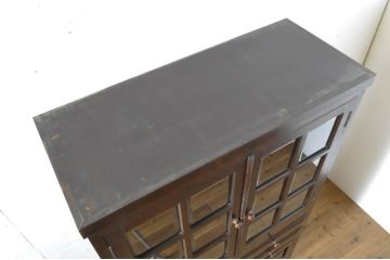 中古　松本民芸家具　G-1型面取食器棚　脚(台輪)付きリメイク　落ち着きのある洗練された佇まいが魅力のサイドキャビネット(カップボード、収納棚、戸棚、キャビネット、本箱)(R-083698)
