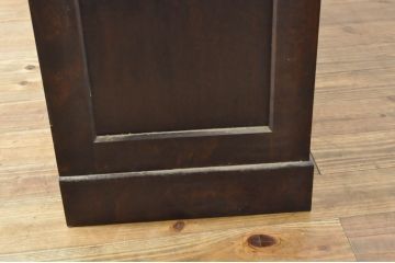 中古　松本民芸家具　G-1型面取食器棚　天板リメイク　落ち着きのある洗練された佇まいが魅力のサイドキャビネット(カップボード、収納棚、戸棚、キャビネット、本箱)(R-083699)