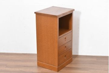 中古　美品　大塚家具取り扱い　ナラ(楢)材　「杜」(もり)シリーズ　自然の温もりを宿す引き出し付きサイドキャビネット(リビングボード、サイドボード、収納棚、電話台)(R-083701)