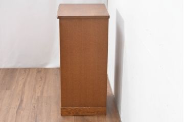 中古　美品　大塚家具取り扱い　ナラ(楢)材　「杜」(もり)シリーズ　自然の温もりを宿す引き出し付きサイドキャビネット(リビングボード、サイドボード、収納棚、電話台)(R-083701)