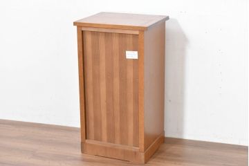 中古　美品　大塚家具取り扱い　ナラ(楢)材　「杜」(もり)シリーズ　自然の温もりを宿す引き出し付きサイドキャビネット(リビングボード、サイドボード、収納棚、電話台)(R-083701)