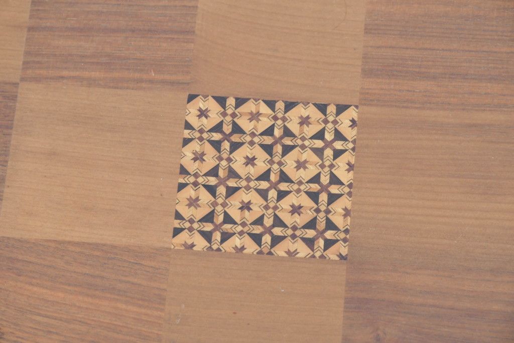 和製ヴィンテージ　天板の幾何学模様に工芸美を感じるダイニングテーブル　(R-083704)