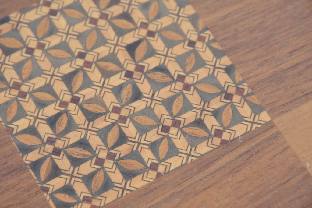 和製ヴィンテージ　天板の幾何学模様に工芸美を感じるダイニングテーブル　(R-083704)