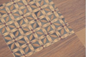 和製ヴィンテージ　天板の幾何学模様に工芸美を感じるダイニングテーブル　(R-083704)