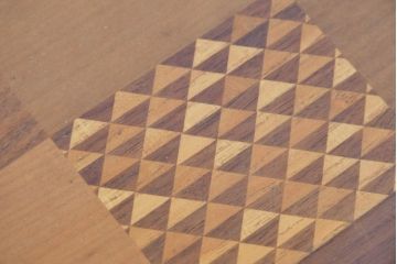 和製ヴィンテージ　天板の幾何学模様に工芸美を感じるダイニングテーブル　(R-083704)