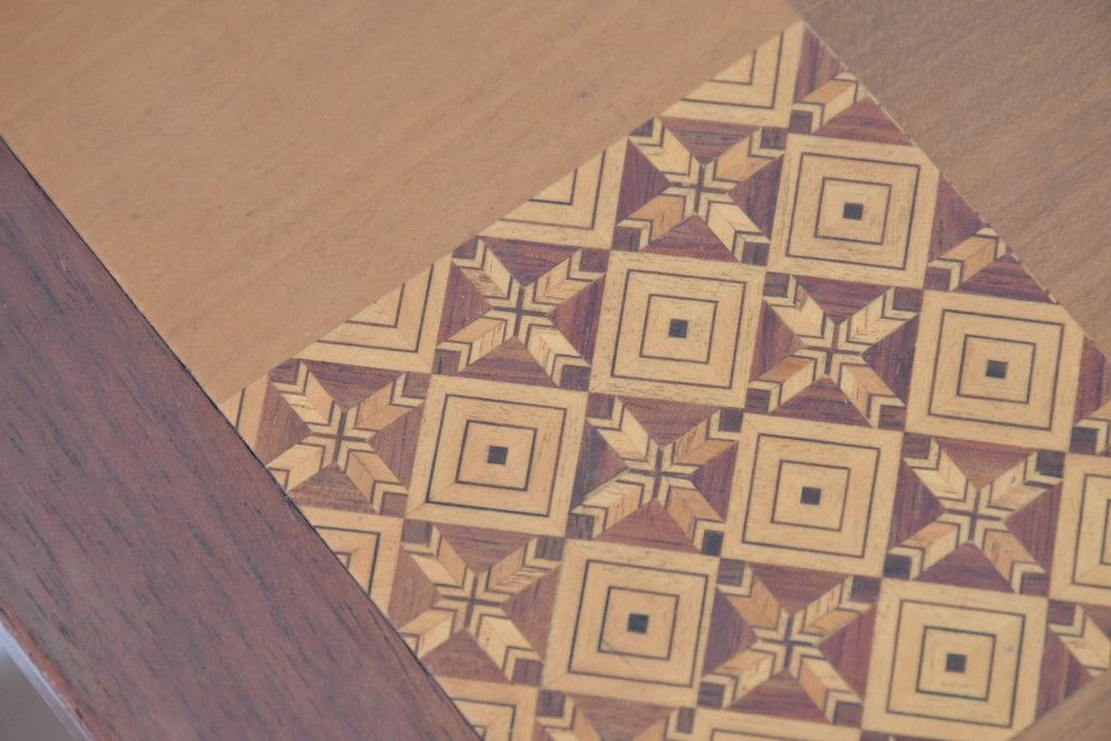 和製ヴィンテージ　天板の幾何学模様に工芸美を感じるダイニングテーブル　(R-083704)