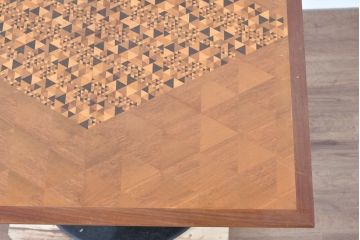 和製ビンテージ　幾何学模様が魅せる工芸美が美しいダイニングテーブル(パーケットリー、象嵌、2人掛け、二人掛け、ヴィンテージ)(R-083705)
