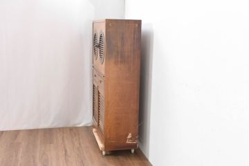 イタリアビンテージ　真鍮象嵌が美しいアクセント!!丸窓とルーバー扉が印象的な引き出しテーブル付きビューローキャビネット(収納棚、戸棚、ライティングビューロー、簿記机、在宅用、在宅ワーク、ワークデスク、ブラス、ヴィンテージ)(R-083706)