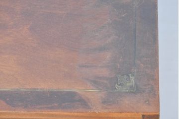 イタリアビンテージ　真鍮象嵌が美しいアクセント!!丸窓とルーバー扉が印象的な引き出しテーブル付きビューローキャビネット(収納棚、戸棚、ライティングビューロー、簿記机、在宅用、在宅ワーク、ワークデスク、ブラス、ヴィンテージ)(R-083706)