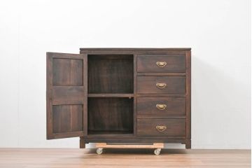 中古　チーク無垢材　リゾート風　深みのある色合いが落ち着いた雰囲気を醸し出すリゾート風アジアンサイドボード(サイドキャビネット、収納棚、戸棚)(R-083708)