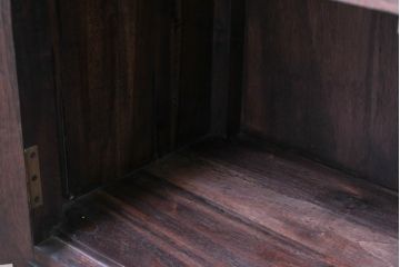 中古　チーク無垢材　リゾート風　深みのある色合いが落ち着いた雰囲気を醸し出すリゾート風アジアンサイドボード(サイドキャビネット、収納棚、戸棚)(R-083708)