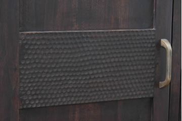 中古　チーク無垢材　リゾート風　深みのある色合いが落ち着いた雰囲気を醸し出すリゾート風アジアンサイドボード(サイドキャビネット、収納棚、戸棚)(R-083708)