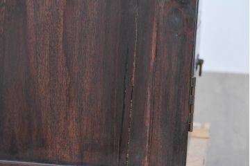 中古　チーク無垢材　リゾート風　深みのある色合いが落ち着いた雰囲気を醸し出すリゾート風アジアンサイドボード(サイドキャビネット、収納棚、戸棚)(R-083708)