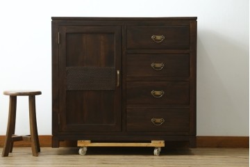 中古　チーク無垢材　リゾート風　深みのある色合いが落ち着いた雰囲気を醸し出すリゾート風アジアンサイドボード　(R-083708)