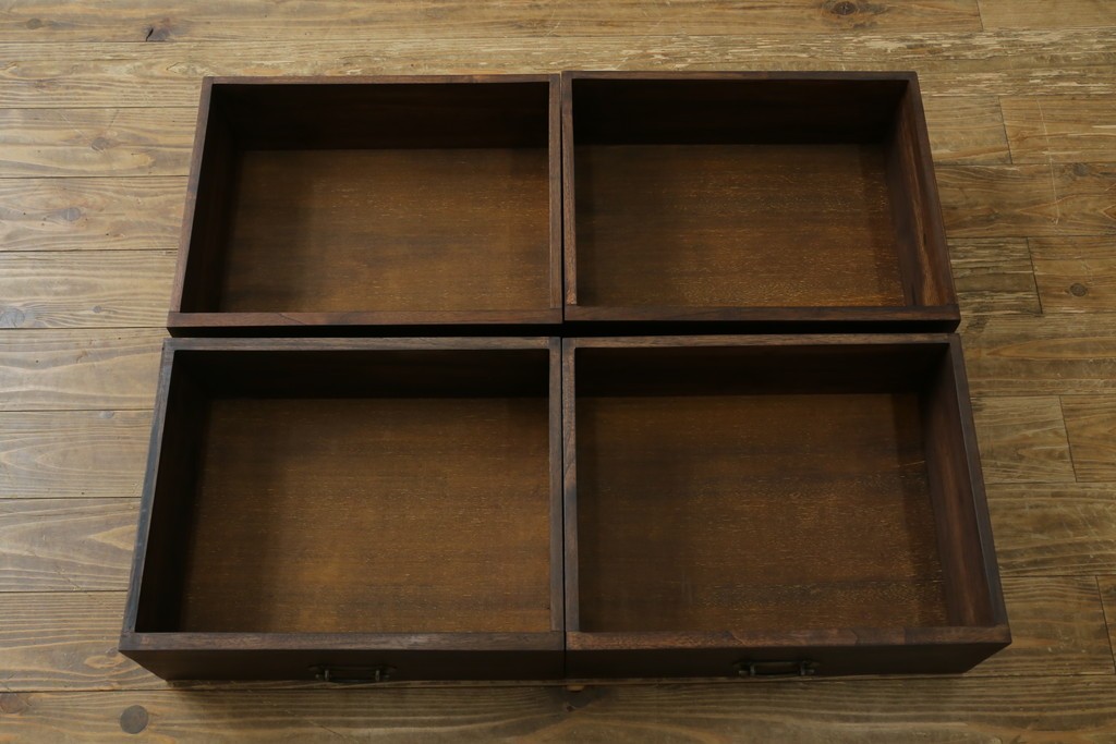 中古　チーク無垢材　リゾート風　深みのある色合いが落ち着いた雰囲気を醸し出すリゾート風アジアンサイドボード　(R-083708)