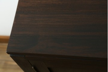 中古　チーク無垢材　リゾート風　深みのある色合いが落ち着いた雰囲気を醸し出すリゾート風アジアンサイドボード　(R-083708)