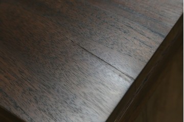 中古　チーク無垢材　リゾート風　深みのある色合いが落ち着いた雰囲気を醸し出すリゾート風アジアンサイドボード　(R-083708)