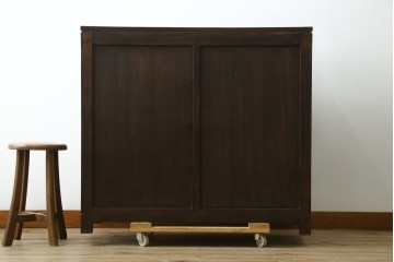 中古　チーク無垢材　リゾート風　深みのある色合いが落ち着いた雰囲気を醸し出すリゾート風アジアンサイドボード　(R-083708)