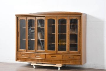中古　展示品　美品　浜本工芸　楢(ナラ)材　優美な佇まいが素敵!ゆるやかな曲線のサイドボード(食器棚、収納棚、戸棚、引き出し)(定価約23万円)(R-83709)