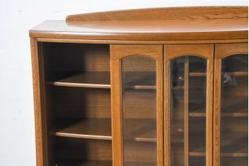 中古　展示品　美品　浜本工芸　楢(ナラ)材　優美な佇まいが素敵!ゆるやかな曲線のサイドボード(食器棚、収納棚、戸棚、引き出し)(定価約23万円)(R-83709)
