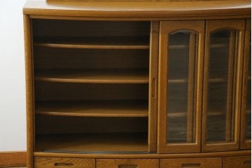 中古　展示品　美品　浜本工芸　楢(ナラ)材　優美な佇まいが素敵!ゆるやかな曲線のサイドボード　定価約23万円相当　(R-083709)