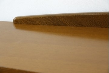 中古　展示品　美品　浜本工芸　楢(ナラ)材　優美な佇まいが素敵!ゆるやかな曲線のサイドボード　定価約23万円相当　(R-083709)