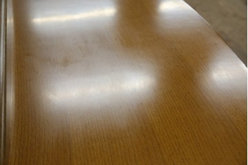 中古　展示品　美品　浜本工芸　楢(ナラ)材　優美な佇まいが素敵!ゆるやかな曲線のサイドボード　定価約23万円相当　(R-083709)