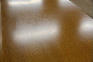 中古　展示品　美品　浜本工芸　楢(ナラ)材　優美な佇まいが素敵!ゆるやかな曲線のサイドボード　定価約23万円相当　(R-083709)