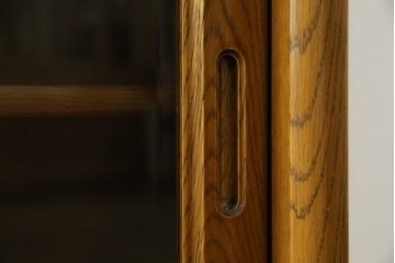 中古　展示品　美品　浜本工芸　楢(ナラ)材　優美な佇まいが素敵!ゆるやかな曲線のサイドボード　定価約23万円相当　(R-083709)