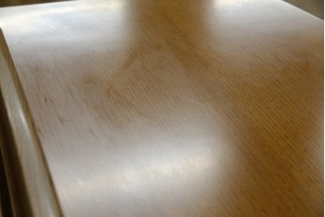 中古　展示品　美品　浜本工芸　楢(ナラ)材　優美な佇まいが素敵!ゆるやかな曲線のサイドボード　定価約23万円相当　(R-083709)