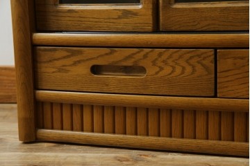 中古　展示品　美品　浜本工芸　楢(ナラ)材　優美な佇まいが素敵!ゆるやかな曲線のサイドボード　定価約23万円相当　(R-083709)