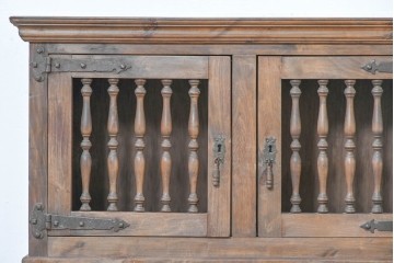 スペインヴィンテージ　木と金具が織りなす構築的な美!!スピンドルが目を引く吊り棚　(R-083710)