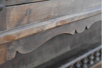 スペインヴィンテージ　木と金具が織りなす構築的な美!!スピンドルが目を引く吊り棚　(R-083710)