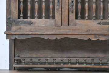 スペインヴィンテージ　木と金具が織りなす構築的な美!!スピンドルが目を引く吊り棚　(R-083710)