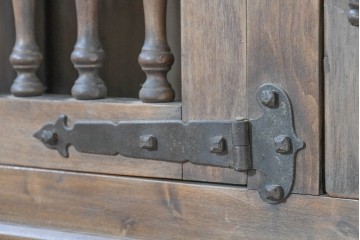 スペインヴィンテージ　木と金具が織りなす構築的な美!!スピンドルが目を引く吊り棚　(R-083710)