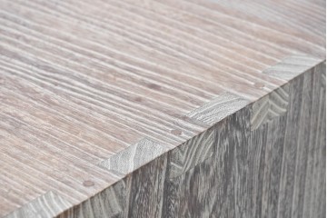 中古　東京の伝統工芸　桐の名門相徳(あいとく)　総会津桐　並厚　引き出しの装飾金具が上品な桐箪笥　(R-083711)