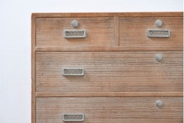 中古　東京の伝統工芸　桐の名門相徳(あいとく)　総会津桐　並厚　引き出しの装飾金具が上品な桐箪笥　(R-083711)