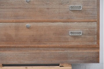 中古　東京の伝統工芸　桐の名門相徳(あいとく)　総会津桐　並厚　引き出しの装飾金具が上品な桐箪笥　(R-083711)