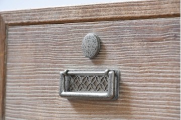 中古　東京の伝統工芸　桐の名門相徳(あいとく)　総会津桐　並厚　引き出しの装飾金具が上品な桐箪笥　(R-083711)