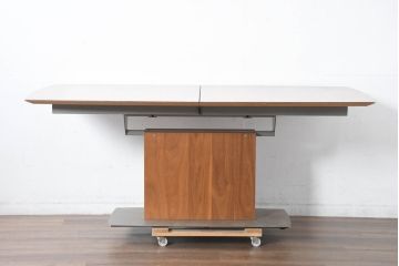 中古　美品　希少な廃番品　最大幅267cm　BoConcept(ボーコンセプト)　Occa(オッカ)　洗練された上品さが目を引くウォールナット材の伸長式ダイニングテーブル(エクステンションテーブル、拡張式テーブル、食卓、4人掛け、6人掛け、8人掛け、4人用、6人用、8人用)(R-083712)