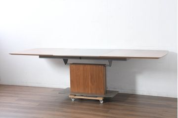 中古　美品　希少な廃番品　最大幅267cm　BoConcept(ボーコンセプト)　Occa(オッカ)　洗練された上品さが目を引くウォールナット材の伸長式ダイニングテーブル(エクステンションテーブル、拡張式テーブル、食卓、4人掛け、6人掛け、8人掛け、4人用、6人用、8人用)(R-083712)