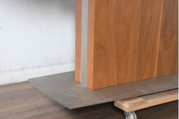 中古　美品　希少な廃番品　最大幅267cm　BoConcept(ボーコンセプト)　Occa(オッカ)　洗練された上品さが目を引くウォールナット材の伸長式ダイニングテーブル(エクステンションテーブル、拡張式テーブル、食卓、4人掛け、6人掛け、8人掛け、4人用、6人用、8人用)(R-083712)