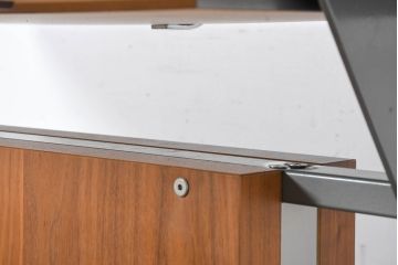 中古　美品　希少な廃番品　最大幅267cm　BoConcept(ボーコンセプト)　Occa(オッカ)　洗練された上品さが目を引くウォールナット材の伸長式ダイニングテーブル(エクステンションテーブル、拡張式テーブル、食卓、4人掛け、6人掛け、8人掛け、4人用、6人用、8人用)(R-083712)