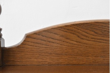 中古　美品　オーク材　横浜クラシック家具　ダニエル(daniel)　ノックオンウッド(knockonwood)　コロニアルシリーズ(Hand Made)　クラシカルな雰囲気漂う引き出し付きサイドテーブル　(R-083713)